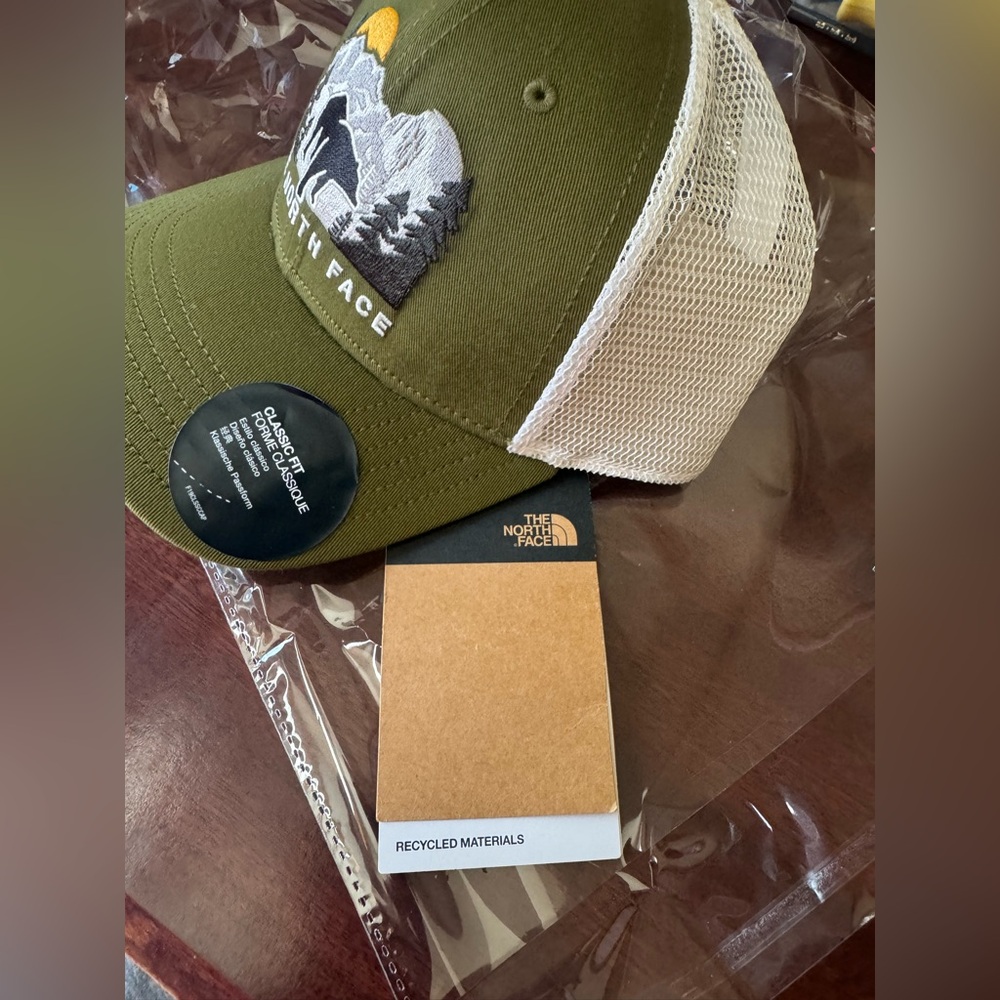The North Face Trucker hat - Picture 4 of 6